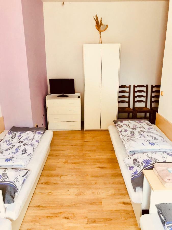 Restaurace penzion Pod Šumárníkem Tvarozna Lhota Exterior foto