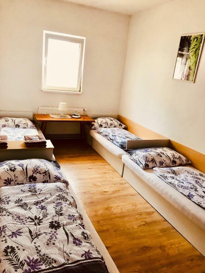 Restaurace penzion Pod Šumárníkem Tvarozna Lhota Exterior foto