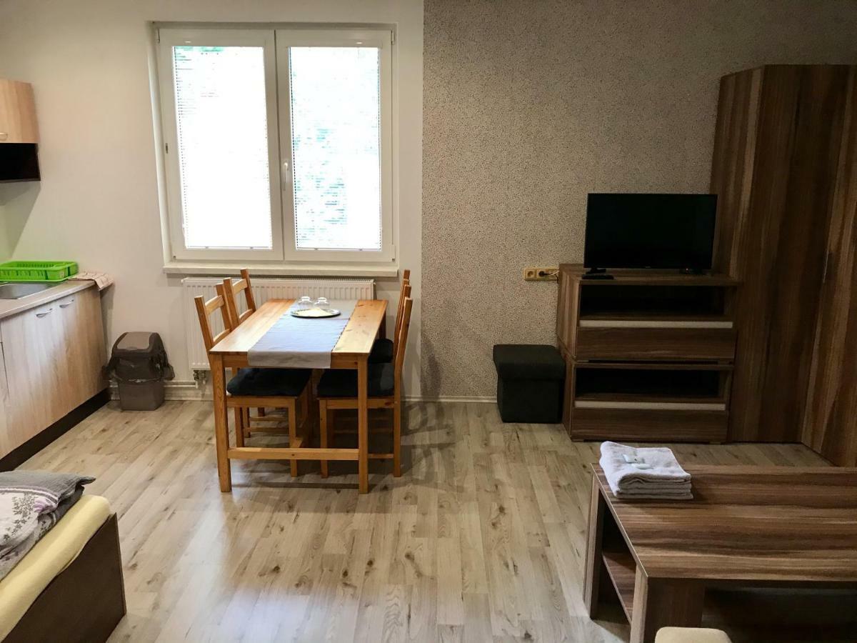 Restaurace penzion Pod Šumárníkem Tvarozna Lhota Exterior foto